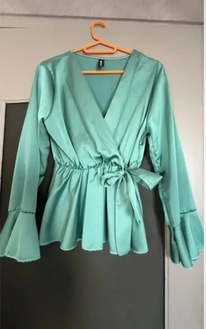 Chemise femme vert d'eau comme neuve 5eme saison New collection 36 à 40 tbe