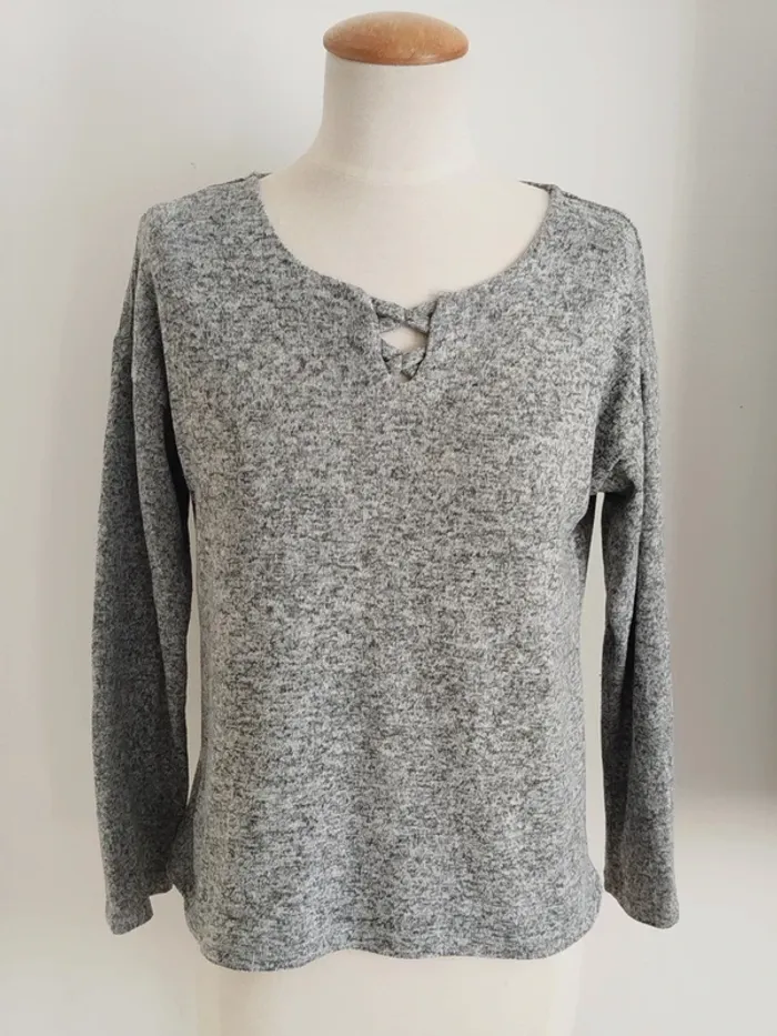 Pull gris Kiabi taille 14 ans