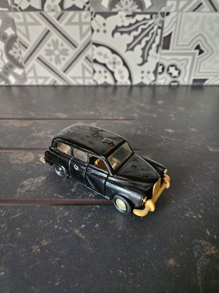Voiture vintage à friction - photo numéro 2