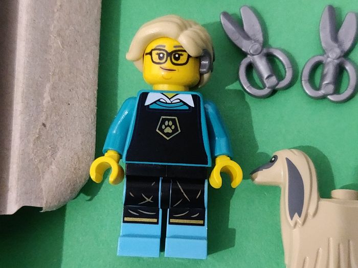 Minifig Lego Toiletteuse & chien - Parfait État - avec boîte Série 25 - Lego Original - photo numéro 3