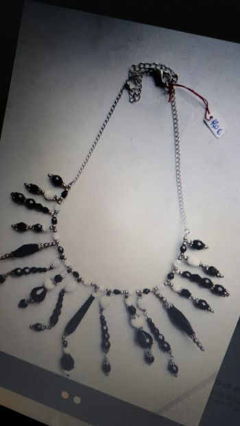 Collier femme noir et blanc neuf