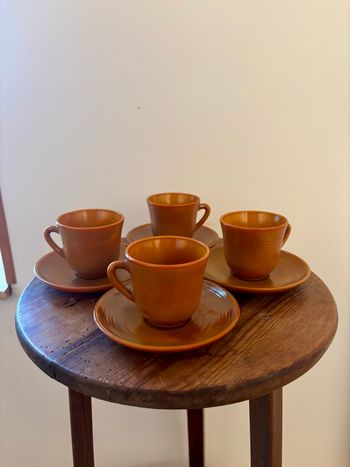 Vintage lot de 4 tasses et soucoupes Arcopal volcan