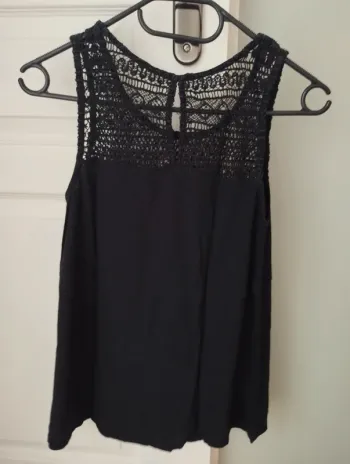 Débardeur noir avec broderie camaïeu 36