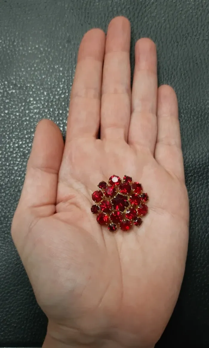 Très belle broche vintage dorée avec cristaux rouges - photo numéro 4