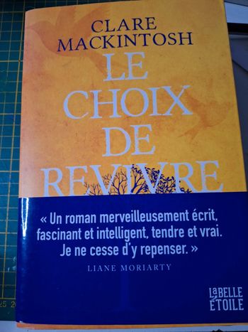 Livre le choix de revivre de clare mackintosh en très bon état
