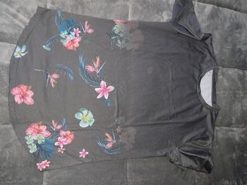 Tee-shirt manches courtes Femme gris foncé et fleurs 