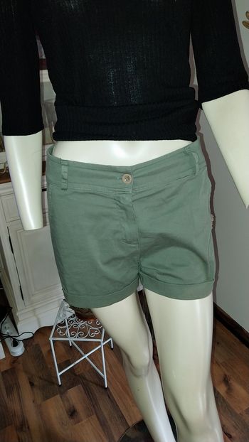 Short cargo vert/ kaki Miss Culture Sud très bon état