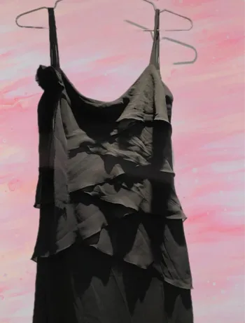 Robe noire fluide à volants – Jacqueline Riu – Taille 40