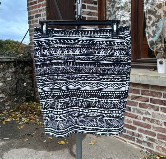 🖤 Jupe moulante à motifs noir et blanc – Unique21 – Taille 38 (M)