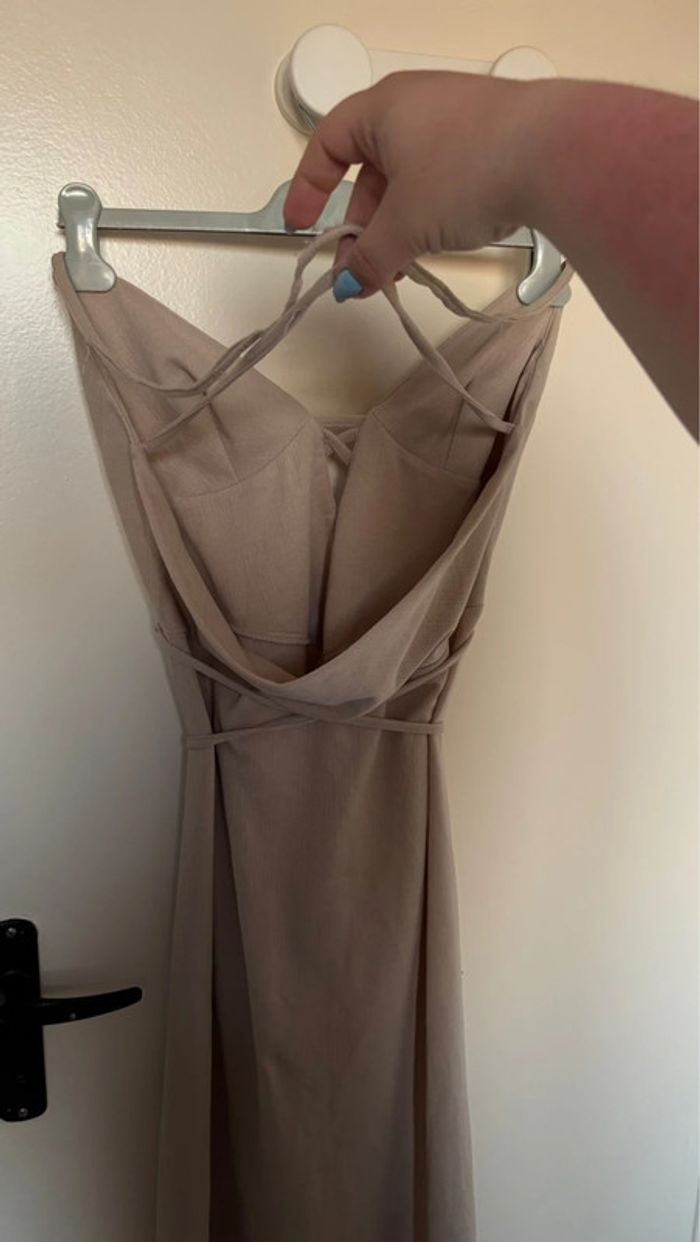 Robe classe asos en bon état taille 44 - photo numéro 4