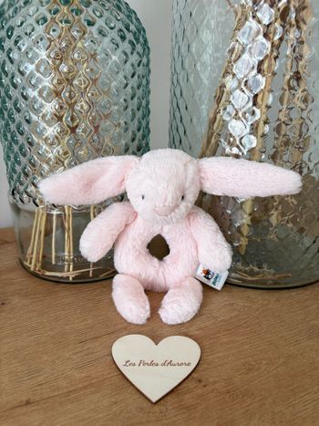 Lapin hochet peluche bashful rose Jellycat