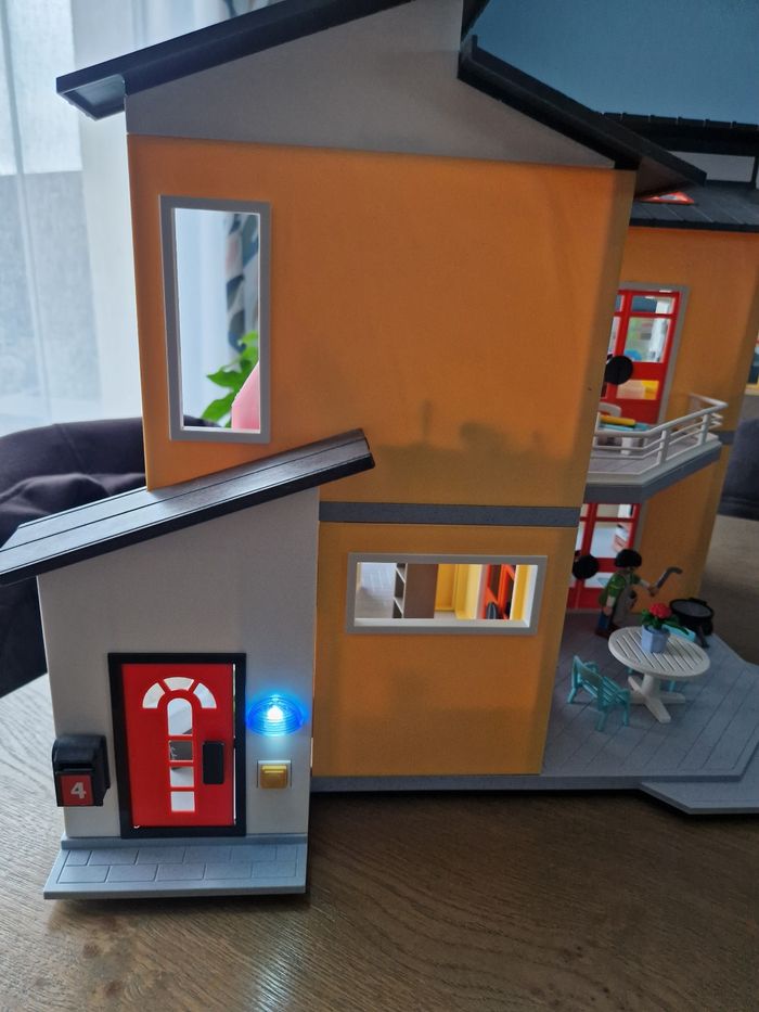 Villa Playmobil avec accessoires complets - photo numéro 2