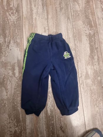 Bas de survêtement + 1 tee-shirts  foot