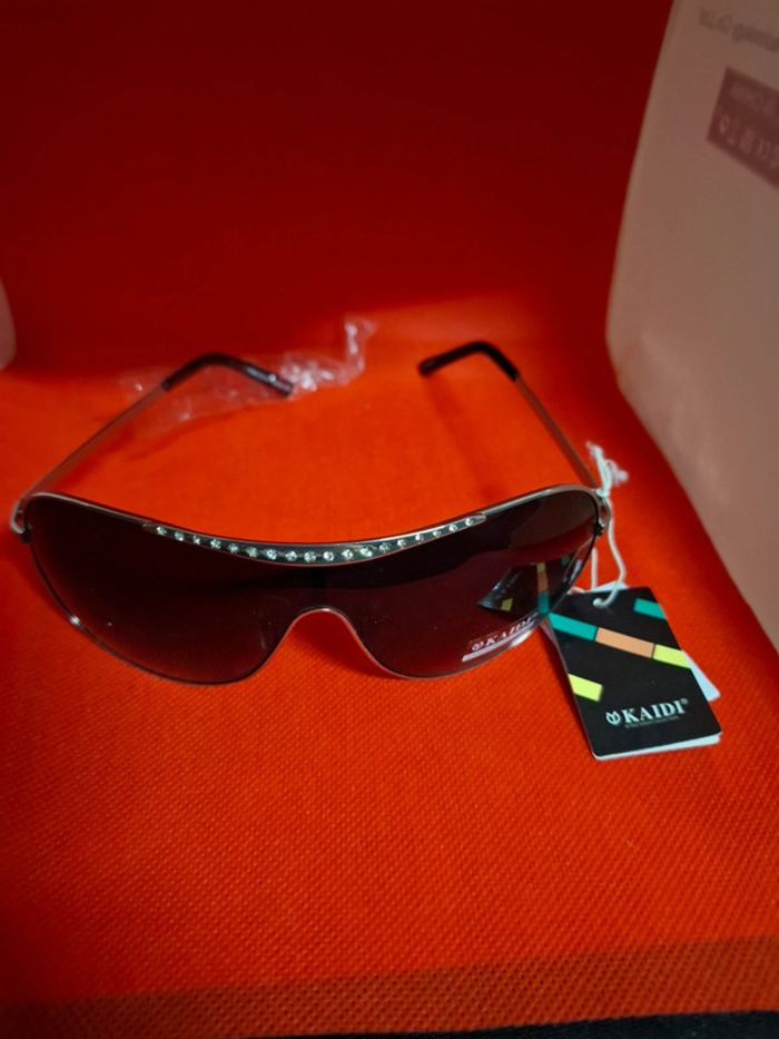 Paire de lunettes de soleil  KAIDI neuve avec étiquette uv400 protection CE