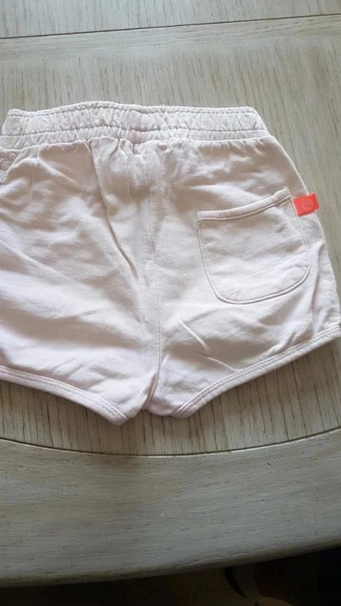 Short fille - photo numéro 2