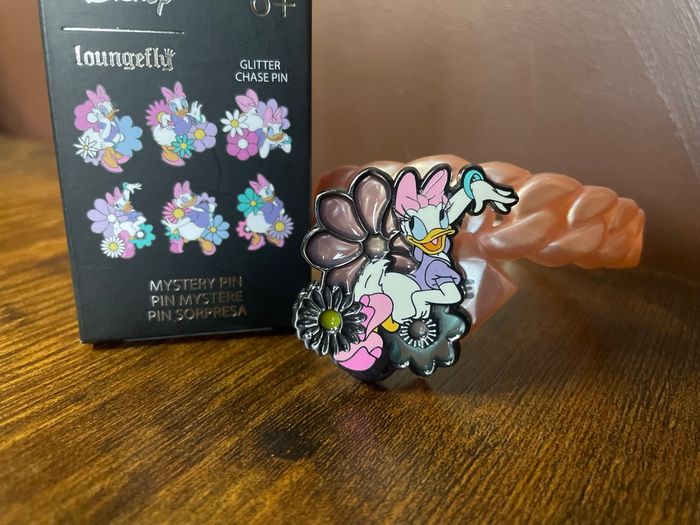Mystery pin’s Daisy Loungefly neuf