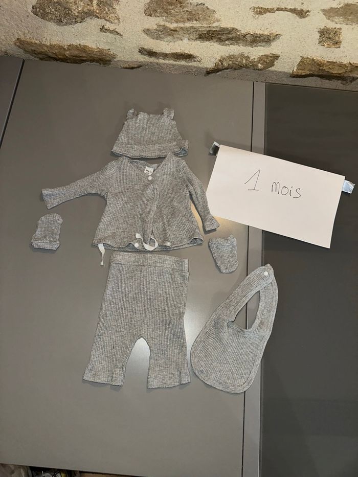 Lot vêtements bébé garçon – 1 mois – 34 pièces - photo numéro 7