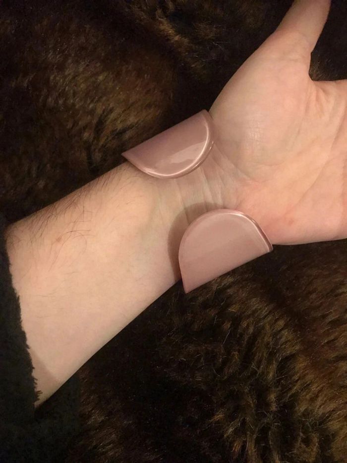 bracelet noeud en plastique vieux rose - photo numéro 3