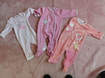 3 pyjamas 12M
