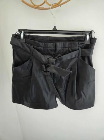 Short effet cuir Zara Taille L