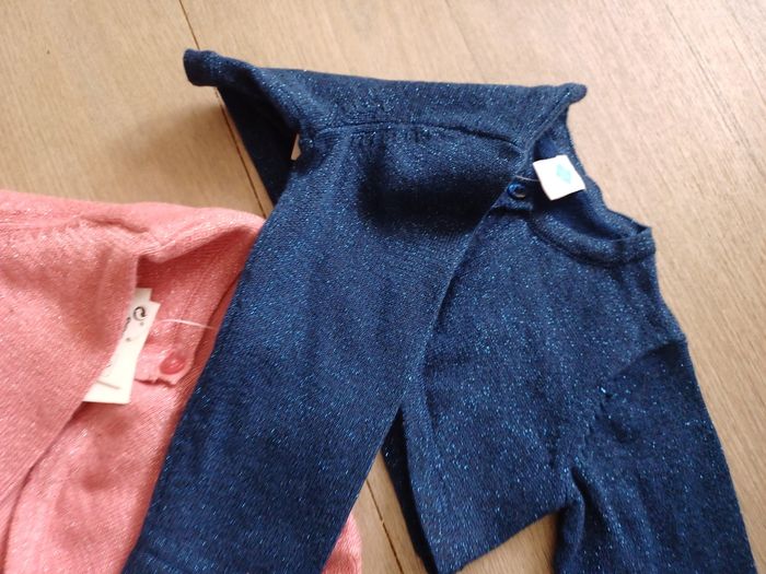 Lot de 2 gilets neuf 12 mois - photo numéro 6