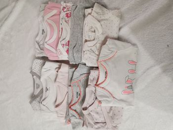 Lot 11  bodies 3 mois