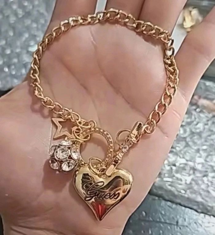 Beau bracelet guess doree NEUF