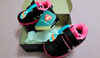 Baskets ADIDAS fille noires fourrées en 20 NEUVES