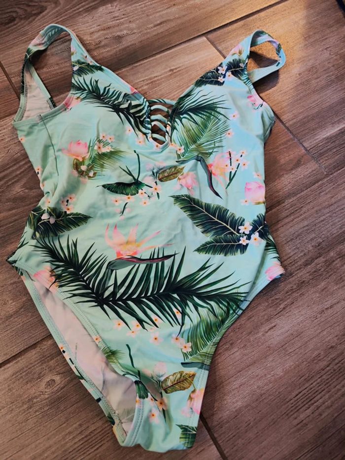Maillot de bain une pièce vert avec fleurs et feuillage Taille 36 Culture Sud