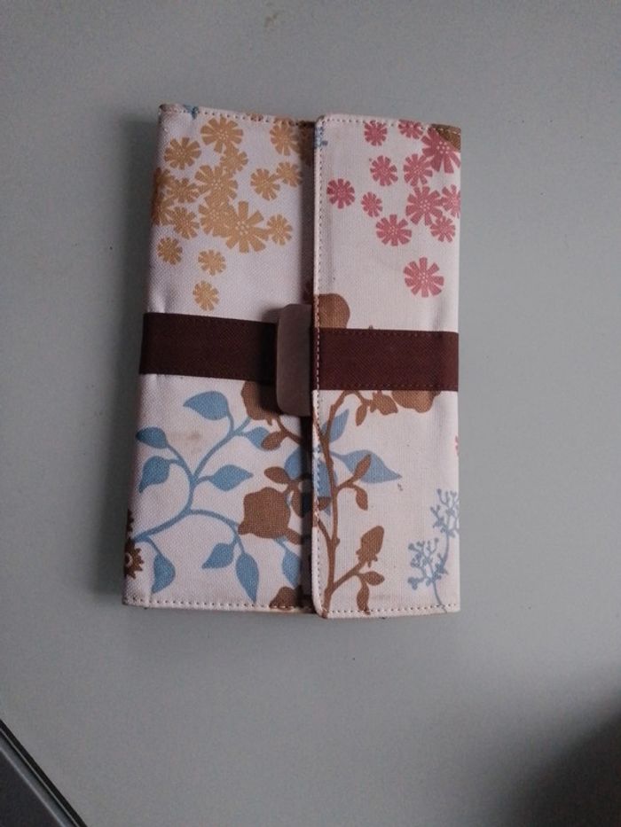 Grand porte-feuille fleuri