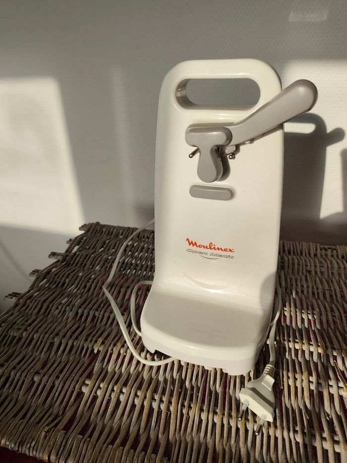 Ouvre boîte électrique murale très peu servi - photo numéro 3