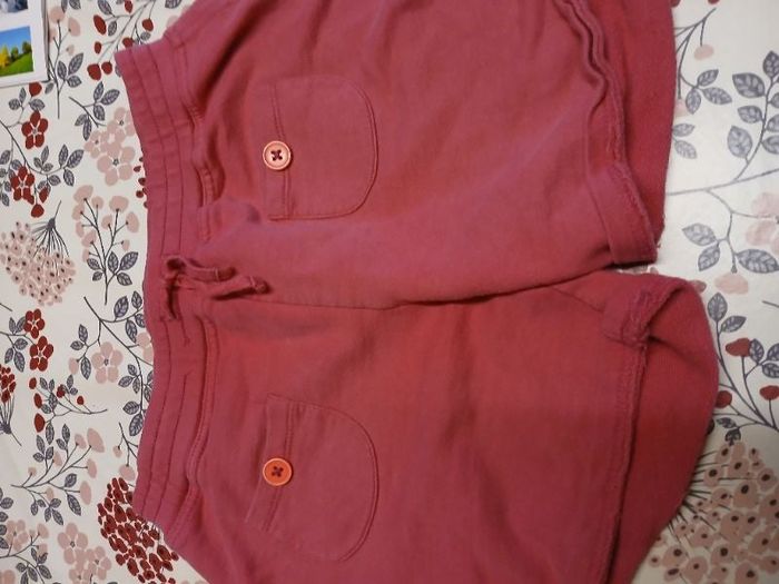 Short fille