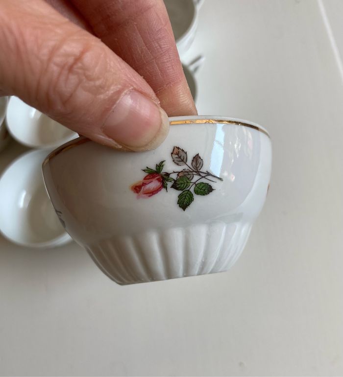 Lot 11 tasses en porcelaine - photo numéro 2