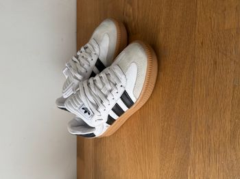 Basket adidas samba XLG pointure 36 