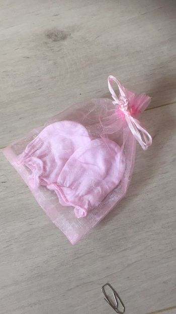 Gants naissance rose neuf dans emballage