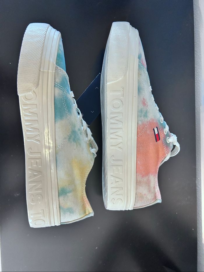 Tommy Jeans sneakers tie-dye – Pointure 38 – Neuves avec boîte – Coloris vibrant - photo numéro 3