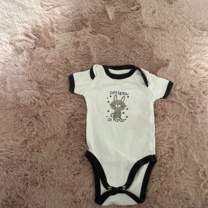 Lots bodys 1 mois - photo numéro 3