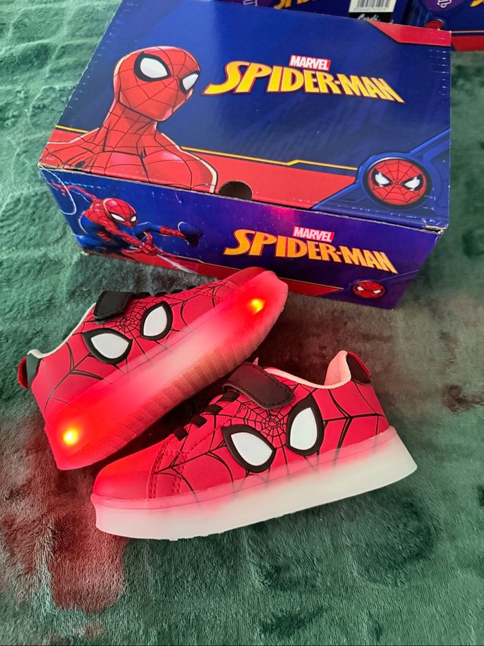 Basket Spiderman Marvel lumineux - photo numéro 3
