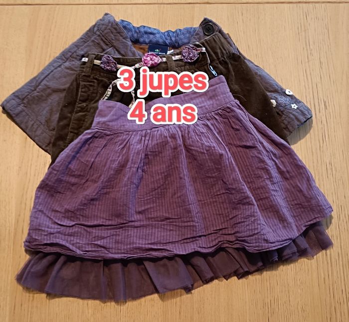 Lot : 3 jupes taille 4 ans