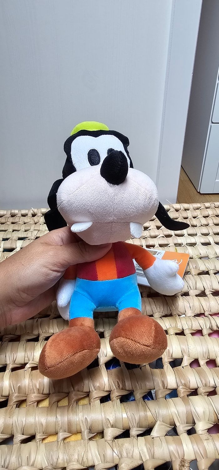 Petite peluche dingo Disney neuve - photo numéro 3