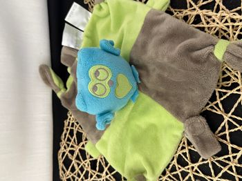 Chouette TROIS KILOS SEPT doudou bleu et vert
