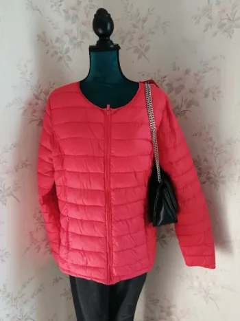Doudoune rouge matelassée col arrondie avec poches fermées / kiabi / (44)