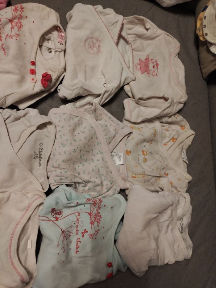 Lot bodies manches longues 3 mois - photo numéro 2