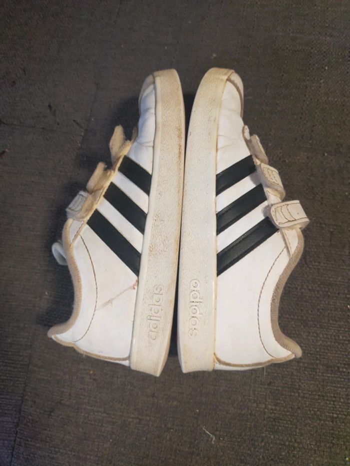 Baskets basses blanche a velcros T 32 adidas - photo numéro 10