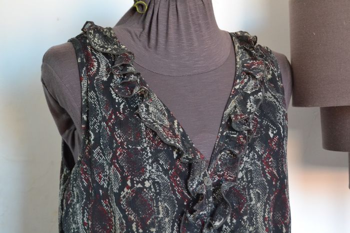 Robe voile doublée imprimé serpent noire et bordeaux Bonobo Taille XL (42-44) 51cm aux aisselles. - photo numéro 2