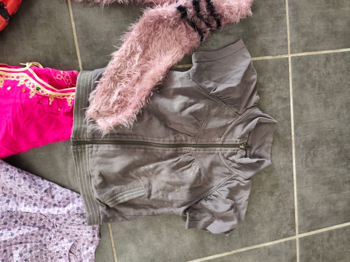 Lot vêtements fille 8 ans - photo numéro 6