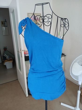 Tee-shirt one shoulder