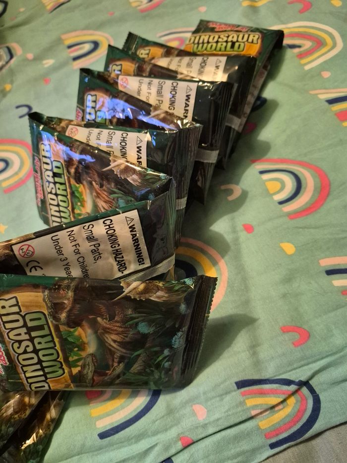 20 sachets figurine dinosaures