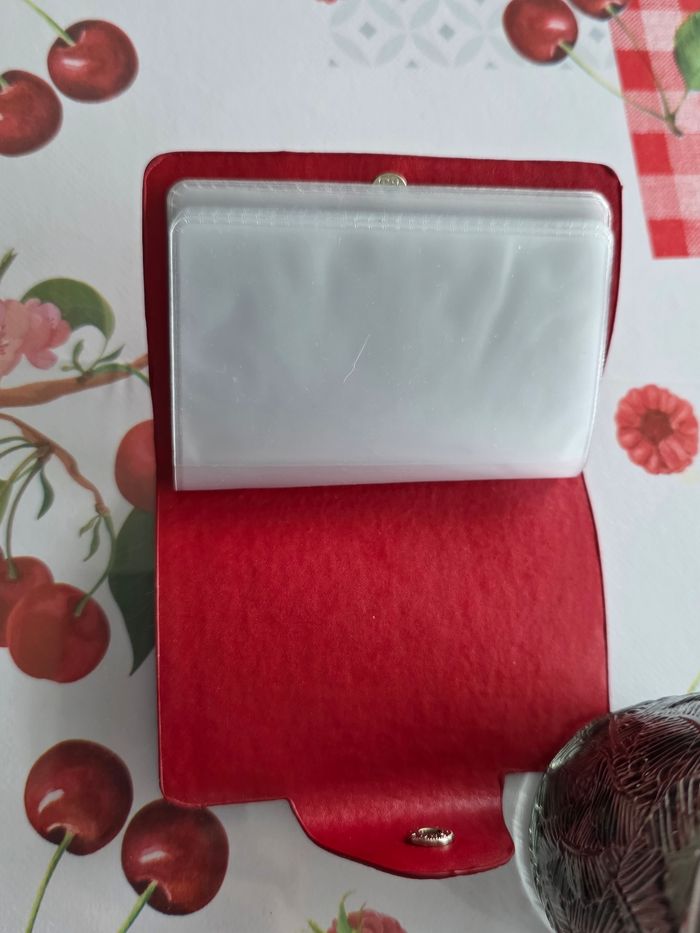 ENSEMBLE PORTE CARTES (12) UN PORTE MONNAIE ET UN ÉTUI POUR LUNETTES NEUF COULEUR ROUGE FONCER MARQUE FRANÇOISE SAGET - photo numéro 5
