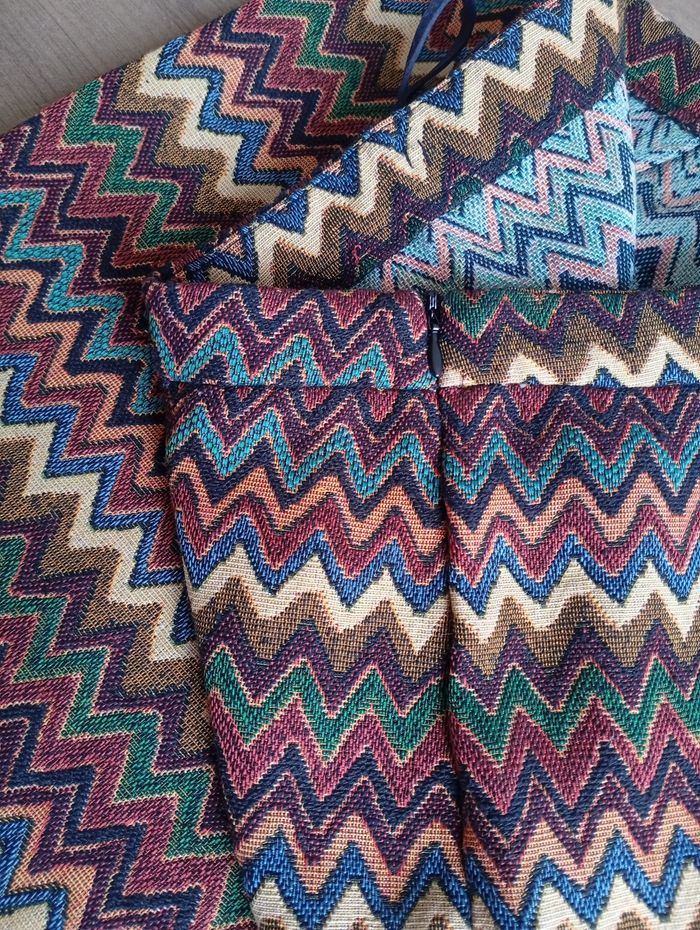 Jupe courte à motifs aztèques neuve taille 40 - photo numéro 2